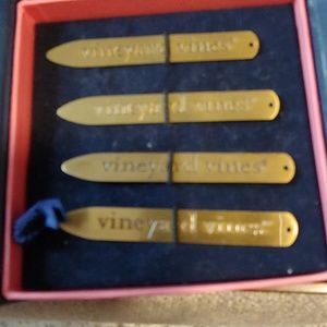 Vineyard Vines metal collar stays